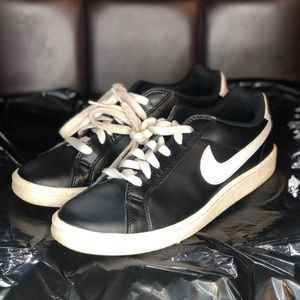 Black Nike Runners / Casual Shoes